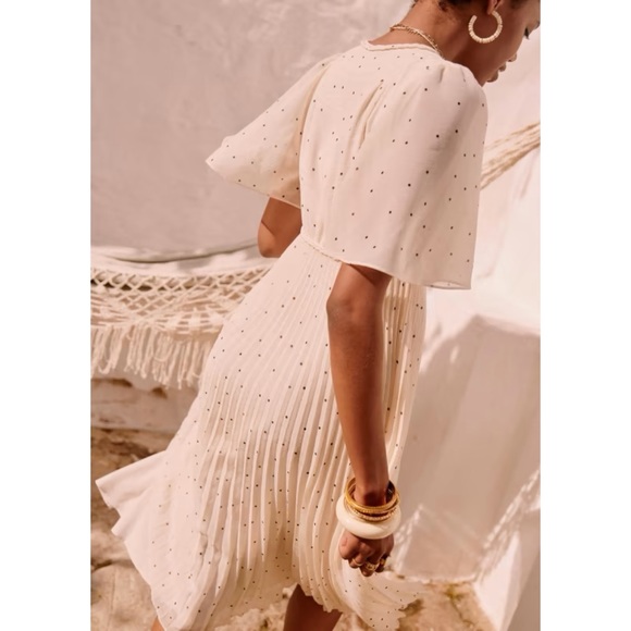 SOLD ON CURTSY - Picture 9 of 10